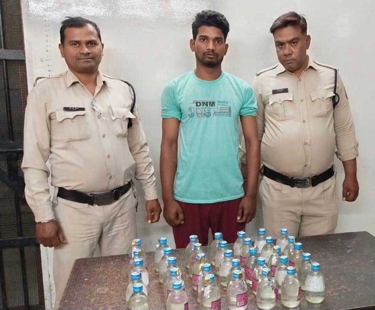 35 पौवा देशी शराब के साथ एक आरोपी गिरफ्तार